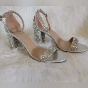 Delicacy silver beaded 3 inch dress heels size 10.